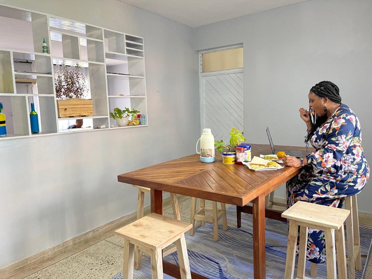 Gallivanters Hostel Dar es Salaam Esterno foto
